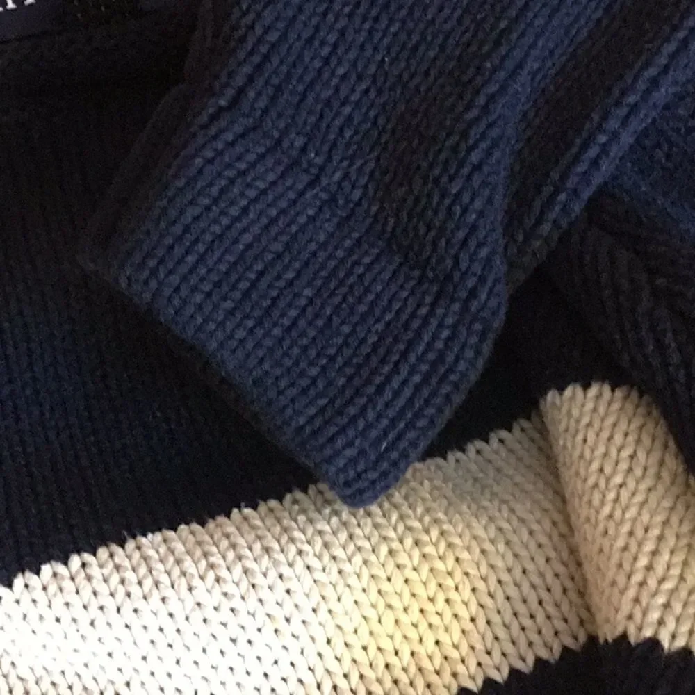 Heavy weight knit sweater by GAP in XXL
